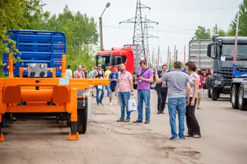 Демонстрационный показ прицепной и полуприцепной техники на выставке Hausmesse от Meusburger Новтрак (источник: Meusburger Новтрак)