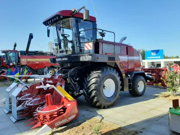 Модернизированный кормоуборочный комбайн нового типа FS80 Pro с доизмельчителем зерен кукурузы и новыми адаптерами (источник: © Артем Борисов / Glavpahar.ru)