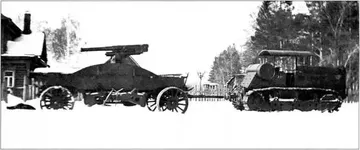 Гусеничный трактор «Коммунар» 3-90 (РГВА) транспортирует самоходную артиллерийскую установку (источник: military.wikireading.ru)