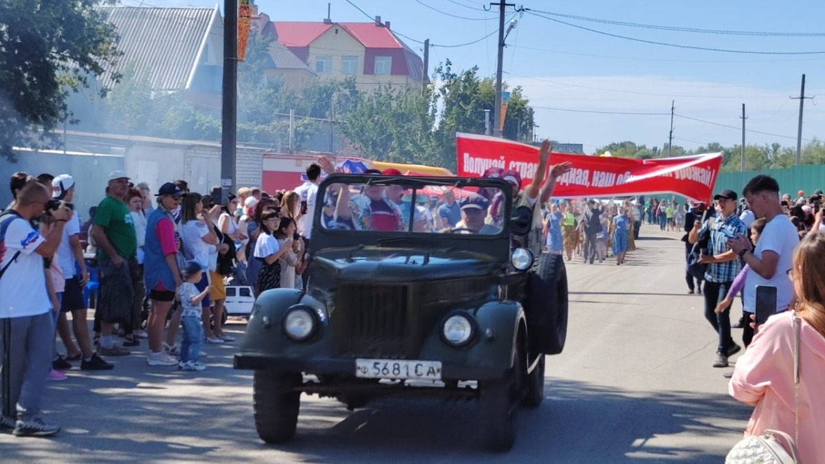 В Саратовской области прошел парад-шествие сельхозтехники - glavpahar.ru