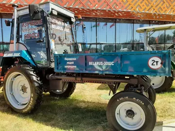 Образец трактора BELARUS 30ШС на выставке БЕЛАГРО-2023 (источник: glavpahar.ru)