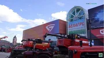 Экспозиция агромашин на выставке БЕЛАГРО-2023 в Беларуси (источник: glavpahar.ru)