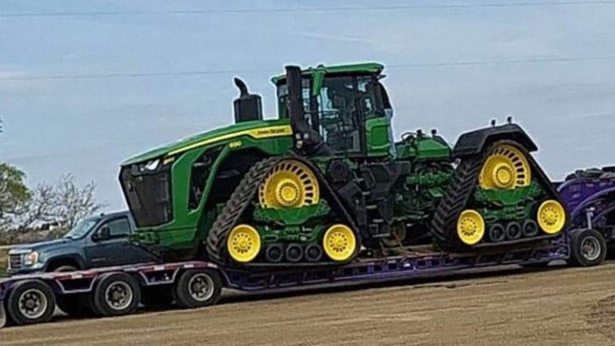 В сети засветился прототип нового трактора John Deere 9RX 690 - glavpahar.ru