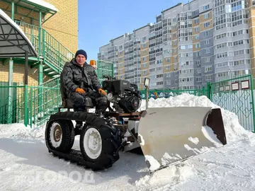 Самодельный мини-трактор для уборки снега от Феоктиста Васильева из Чувашии (источник: Андрей Андреев / pg21.ru / PRO Город)