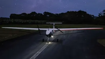 Автономный самолет-опрыскиватель Pelican Spray от Pyka при работе в ночное время