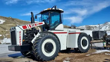 Внешний вид нового трактора Big Bud 2023 года выпуска