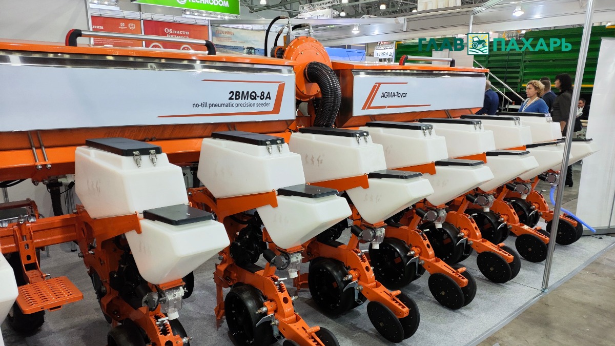 Китайская пневматическая сеялка AGMA-Toyar 2BMQ 8A на выставке АГРОС 2025
