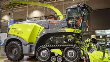 Кормоуборочный комбайн CLAAS Jaguar 990 Terra Trac на Agritechnica 2023