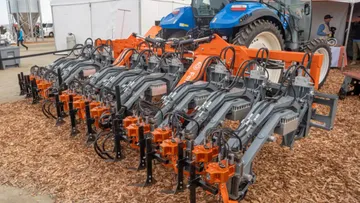 Новый Farmwise Vulcan — это интеллектуальное орудие для прополки, которое агрегатируется с любым стандартным трактором 