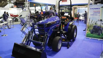 Электрический трактор Farmtrac 25G HST с вентральной косилкой и фронтальным погрузчиком