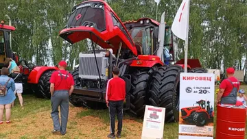 Трактор К-743М в комплектации Премиум Поток с новым двигателем Weichai WP-12 G430E300 мощностью 430 л.с. на выставке День Брянского поля 2023