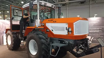 Современный аналог Т-150 — трактор Ярославец представили на АГРОСАЛОН-2022