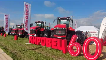 Экспозиция Петербургского тракторного завода на выставке Аграрная неделя Ленобласти