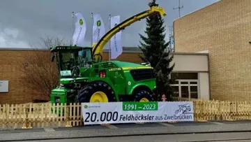 Кормоуборочный комбайн John Deere 8600i