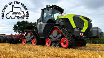 Гусеничный трактор CLAAS XERION 12.650, который был признан победителем премии «Трактор года 2024» (Tractor of the Year 2024), фото иллюстративное