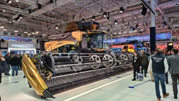 Зерноуборочный комбайн New Holland CR 11 на Agritechnica 2023