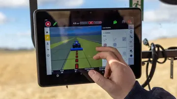 Новый терминал компании New Holland с интерфейсом Precision-IQ