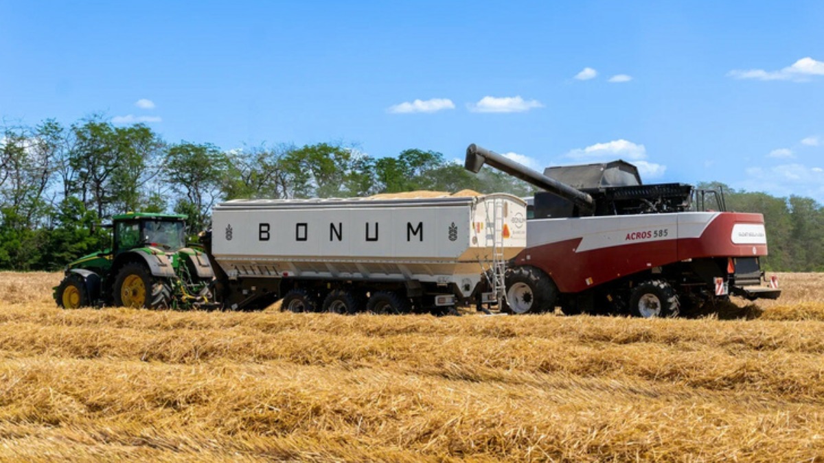 Модель HOPPER 40 имеет трех осную рессорную подвеску с двумя подруливающими осями