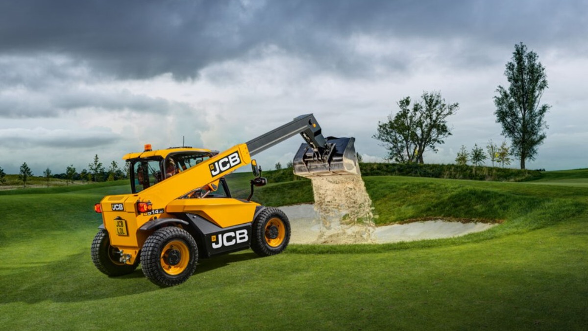 Новый телескопический погрузчик JCB Telescopic 514-40 в работе