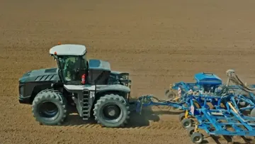 Первые литовские тракторы Auga уже работают на полях