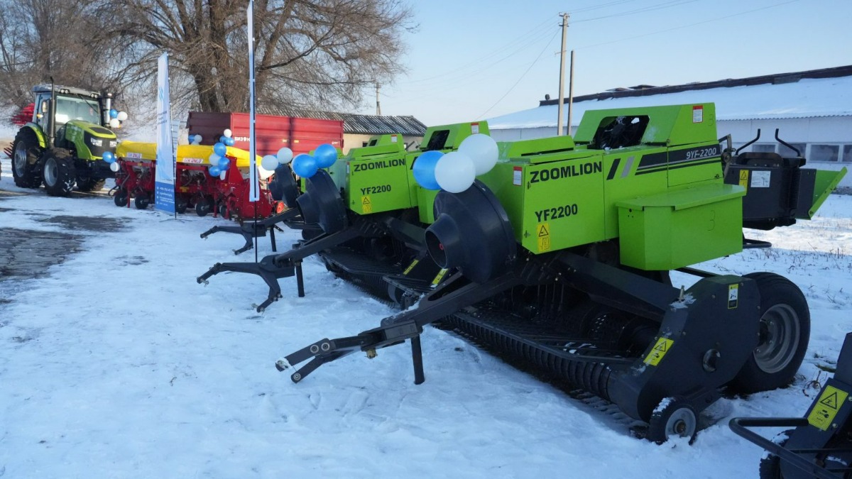 Пресс-подборщики Zoomlion YF2200 для новой МТС в Кыргызстане