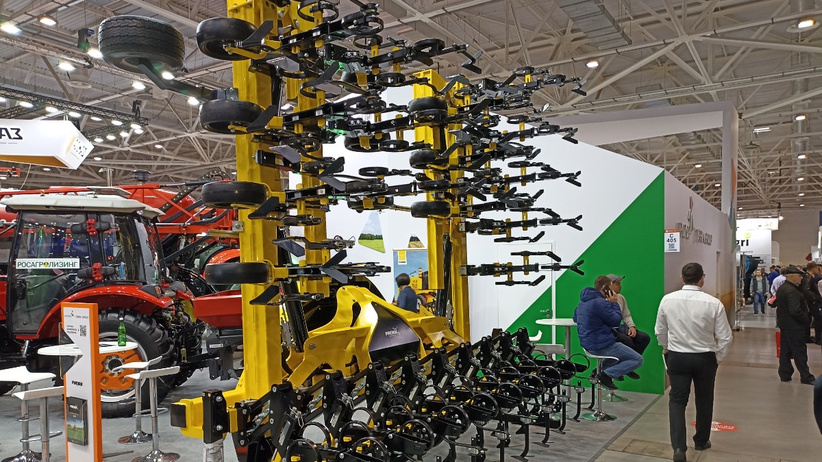 Внешний вид междурядного культиватора Onyx от французского бренда Phenix Agrosystem.