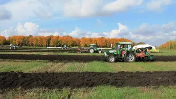 Тракторы DEUTZ-FAHR Agrolux 4.80 на чемпионате России по пахоте