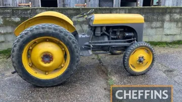 Трактор Ferguson TES-20 на аукционе Cheffins