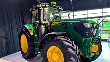 Трактор John Deere серии 6M нового поколения