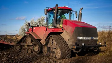 Сделано в BKT: AGRIFORCE BK T71 - cерия резиновых гусениц для мощных тракторов