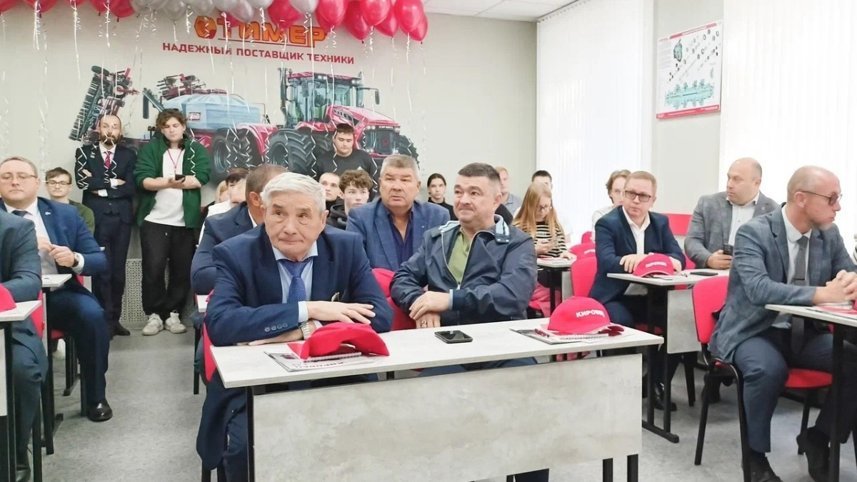 Новая аудитория оснащена всем необходимым оборудованием для проведения занятий и научных исследований