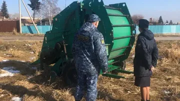 Судебные приставы изъяли сельхозтехнику у жителя Усть-Абаканского района