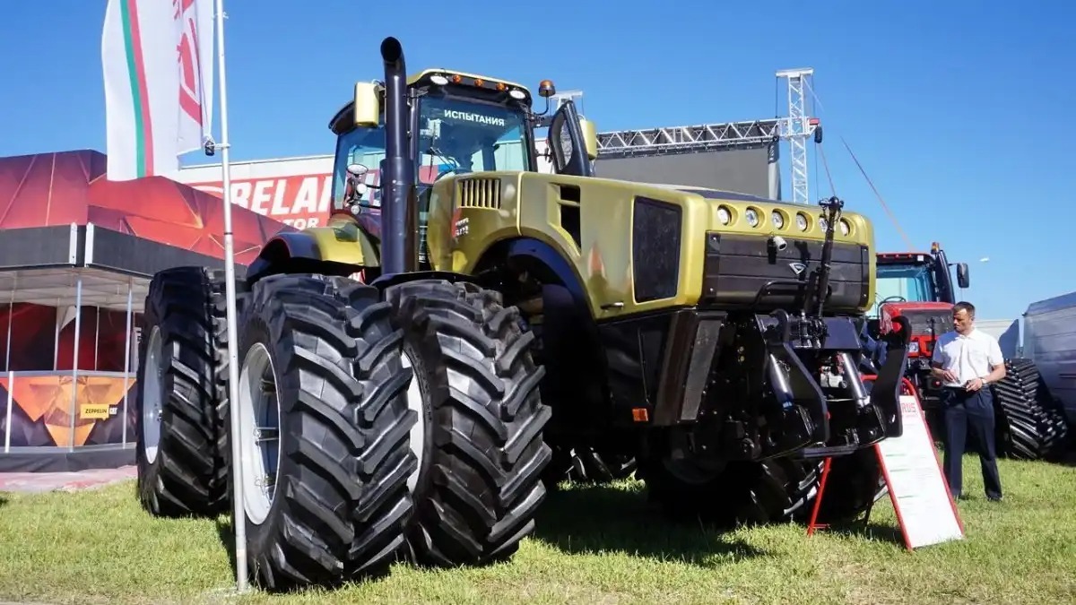 Мощный Беларус-5022 с двигателем Caterpillar в 500 л.с. (лимитированная версия, 2021 год) от МТЗ (фотография носит иллюстративный характер)