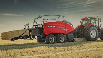 Новый тюковый пресс-подборщик Case IH LB 424 XLD в поле