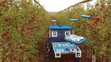 Автономный робот компании Tevel в паре с дронами