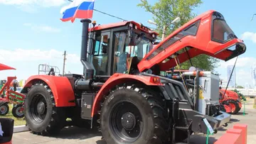 Трактор Кировец К-7М с первым серийно установленным китайским двигателем Weichai в Курской области