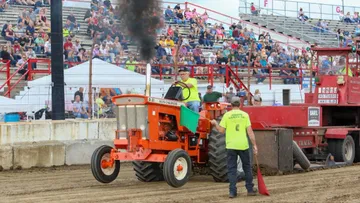 Шоу в штате Висконсин, в котором может принять участие каждый, кто уверен, что его трактор сильнее, чем у соседа