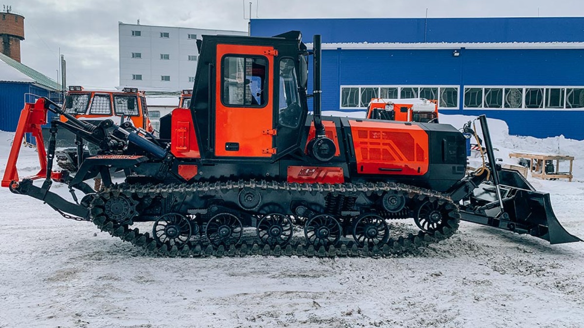 Трактор гусеничный ТЛС-5 «Барнаулец» производства Алтайлесмаш