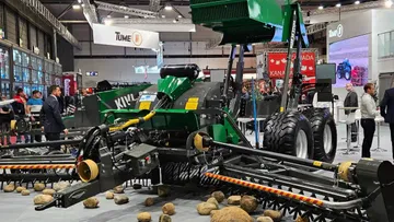 Необычные новинки выставки Agritechnica 2023 (на фото камнеуборочная машина Kiwi Peka)