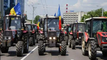 Летняя акция протеста молдавских фермеров на тракторах в Кишиневе