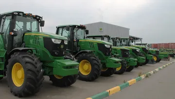 Тракторы John Deere (фото иллюстративное)