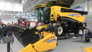 Новый зерноуборочный комбайн New Holland CR10.90 Revelation на выставке ЮГАГРО-2021