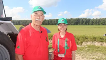 Фермер Андрей Савченко с дочерью Марией на чемпионате России по пахоте 2022 в Ленобласти