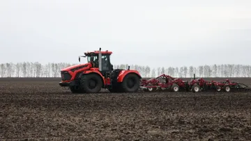 КИРОВЕЦ в поле в Пензенской области