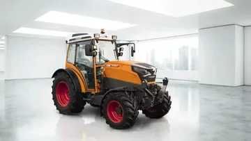 Электрический трактор Fendt e100 Vario в оранжевом цвете (фото иллюстративное)