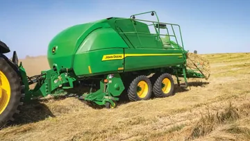 Пресс-подборщик John Deere L341R High Density в работе