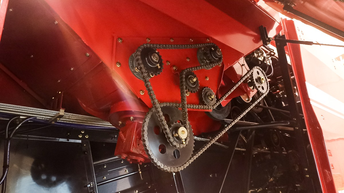Система привода выгрузки зерна из бункера в AGRO-LIDER FD6300