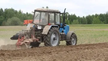 Соревнование на тракторе в конкурсе «Лучший пахарь»