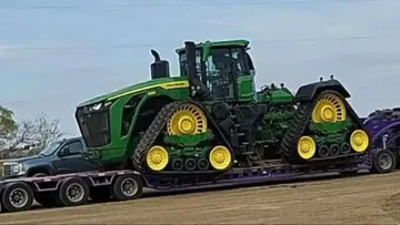 Прототип нового трактора John Deere 9RX 690 с шарнирно-сочлененной рамой