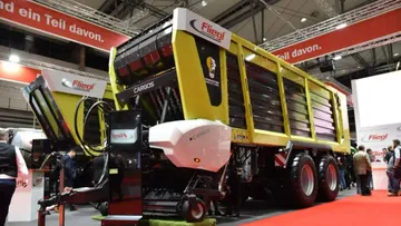 Самозагружающийся прицеп Fliegl серии Cargos нового поколения на выставке Agritechnica 2023